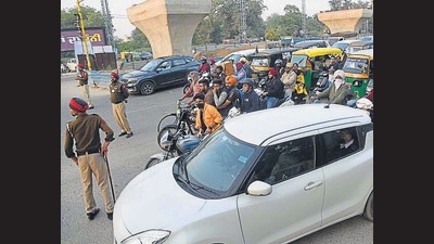 Only the vehicles of the grooms and brides were allowed to enter the marriage halls that too after thorough checking by the police due to a Congress rally in Ludhiana. (Gurpreet Singh/HT) Only the vehicles of the grooms and brides were allowed to enter the marriage halls that too after thorough checking by the police due to a Congress rally in Ludhiana. (Gurpreet Singh/HT)