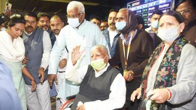 RJD chief Lalu Prasad arrives at Patna airport on Monday. (Santosh Kumar/HT Photo) RJD chief Lalu Prasad arrives at Patna airport on Monday. (Santosh Kumar/HT Photo)