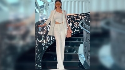 Mouni Roy redefines elegance as she poses on the glossy black museum stairs with a white backdrop. (Instagram/@imouniroy)