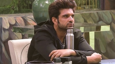 Karan Kundrrra fought with Pratik Sehajpal on Sunday's Bigg Boss 15. Karan Kundrrra fought with Pratik Sehajpal on Sunday's Bigg Boss 15.