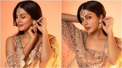 Rhea Chakraborty smiles blissfully in ₹1 lakh beige lehenga for Anushka Ranjan's wedding, see pics Rhea Chakraborty smiles blissfully in ₹1 lakh beige lehenga for Anushka Ranjan's wedding, see pics