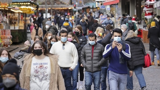 Pedestrians wear protective face masks on a street in central Frankfurt, Germany(Bloomberg)