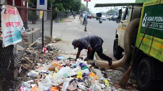 Adar Poonawalla Clean City initiative by the Serum Institute has already pledged <span class='webrupee'>₹</span>100 crores towards solid waste management and sanitation initiatives under which e-toilets with five years of maintenance are being installed at 100 different public places across Pune city. (HT PHOTO)