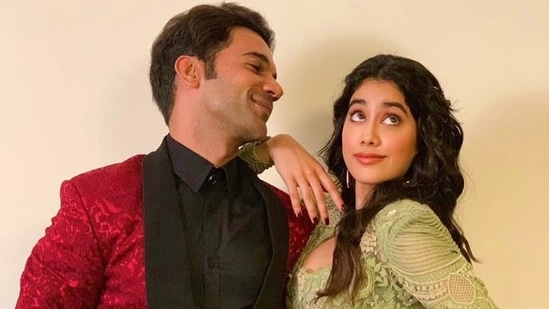 Rajkummar Rao and Janhvi Kapoor to star in Mr And Mrs Mahi.