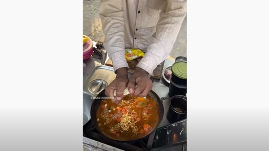 The image shows the Ghaziabad vendor cooking Maggi with Fanta.(YouTube/@Foodie Incarnate)