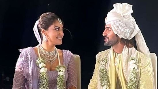 Anushka Ranjan and Aditya Seal sat in a mandap for their Hindu wedding and chatted with each other.&nbsp;