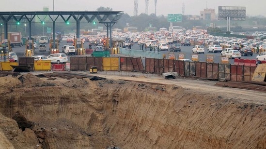 “In view of the improvement in the air quality and inconvenience caused to workers, we have decided to lift the ban on construction and demolition activities,” Delhi environment minister Gopal Rai said.(HT File Photo)