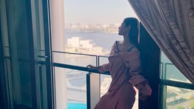 Mouni Roy's latest hotel room pictures in Dubai will make you crave a vacation. (Instagram/@imouniroy)