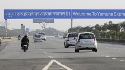 Yamuna Expressway (File Photo) Yamuna Expressway (File Photo)
