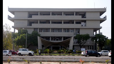 There was a difference of opinions among some members of the committee regarding the further reopening of PU, Chandigarh. (HT File Photo/ Representational image) There was a difference of opinions among some members of the committee regarding the further reopening of PU, Chandigarh. (HT File Photo/ Representational image)