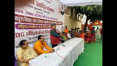 Tourism minister Neelkanth Tiwari inaugurating development works in Jwar Hareshwar Mahadev Jaitpura, Varanasi on Tuesday (HT photo)