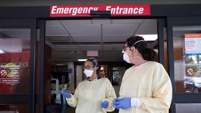 Emergency room nurses talk outside the emergency room at Beaumont Hospital in Grosse Pointe, Michigan, US. (File Photo / REUTERS) Emergency room nurses talk outside the emergency room at Beaumont Hospital in Grosse Pointe, Michigan, US. (File Photo / REUTERS)