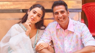 Akshay Kumar and Sara Ali Khan bonded really well on the sets of Atrangi Re. Akshay was however, not impressed with her impromptu shayari. Akshay Kumar and Sara Ali Khan bonded really well on the sets of Atrangi Re. Akshay was however, not impressed with her impromptu shayari. 