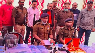 Two men arrested for spate of thefts from closed flats in Greater Noida Two men arrested for spate of thefts from closed flats in Greater Noida