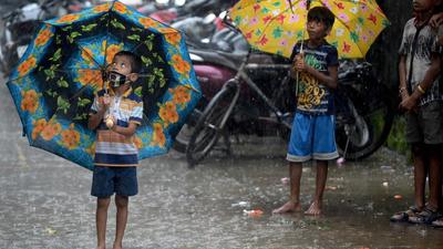 Children look on amid a heavy downpour in Mumbai on August 31, 2021. The congested and waterlogging-prone city is home to leptospirosis, a disease that comes from Mumbai’s huge rat population. (AFP/File) Children look on amid a heavy downpour in Mumbai on August 31, 2021. The congested and waterlogging-prone city is home to leptospirosis, a disease that comes from Mumbai’s huge rat population. (AFP/File)