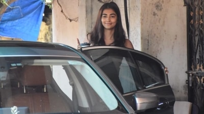 Pooja Hegde smiled at the paparazzi at her gym in Bandra. (Varinder Chawla) 