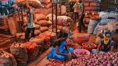 Vegetable vendors (PTI) Vegetable vendors (PTI)