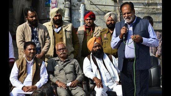 Mayor Balkar Sandhu addressing contractual employees of Ludhiana MC outside the civic body’s Zone-A office on Tuesday. (Harsimar Pal SIngh/HT)