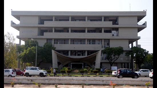 There was a difference of opinions among some members of the committee regarding the further reopening of PU, Chandigarh. (HT File Photo/ Representational image)