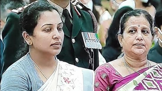 Colonel B Santosh Babu was on Tuesday posthumously awarded Maha Vir Chakra by President Ram Nath Kovind at Rashtrapati Bhavan. Babu’s widow, B Santoshi (left), and mother, B Manjula, received the award. (TV grab)