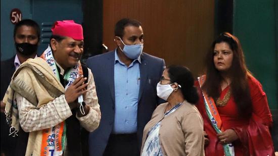 Congress leader Kriti Azad greets West Bengal chief minister Mamata Banerjee after joining TMC in New Delhi on Tuesday. (ANI) Congress leader Kriti Azad greets West Bengal chief minister Mamata Banerjee after joining TMC in New Delhi on Tuesday. (ANI)