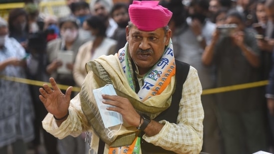 Cricketer-turned-politician Kirti Azad gestures after joining the Trinamool Congress in New Delhi on Tuesday.&nbsp;(Sanchit Khanna / Hindustan Times)