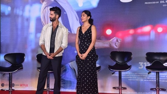 Shahid Kapoor and Mrunal Thakur attended the trailer launch of their upcoming movie Jersey in Mumbai.&nbsp;(Varinder Chawla)