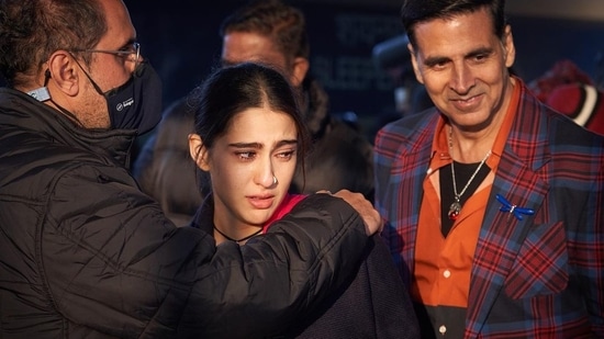 Sara Ali Khan was in tears as the shooting of the film came to an end. She thanked director Aanand L Rai for giving her the role, the film. She added, “But more than that thank you for your unconditional love, unwavering support, the best India darshan, delicious khana, early morning sunrise drives to location, sufi ginger water evenings, and the most memorable year with the best team.”
