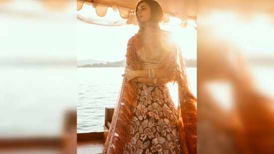 Ananya Panday posed on a boat in Udaipur as the sun sets behind her creating the perfect backdrop for her picture.(Instagram/@ananyapanday)