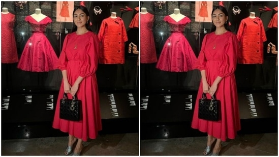 Mrunal accessorised her look with a black sling bag from the house of Dior.(Instagram/@mrunalthakur)