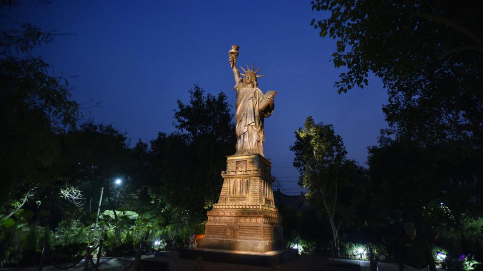 A replica of the Statue of Liberty at the Waste to Wonder Park near Hazarat Nizamuddin Metro station, Sarai Kale Khan Bus terminal in New Delhi (HT) A replica of the Statue of Liberty at the Waste to Wonder Park near Hazarat Nizamuddin Metro station, Sarai Kale Khan Bus terminal in New Delhi (HT)