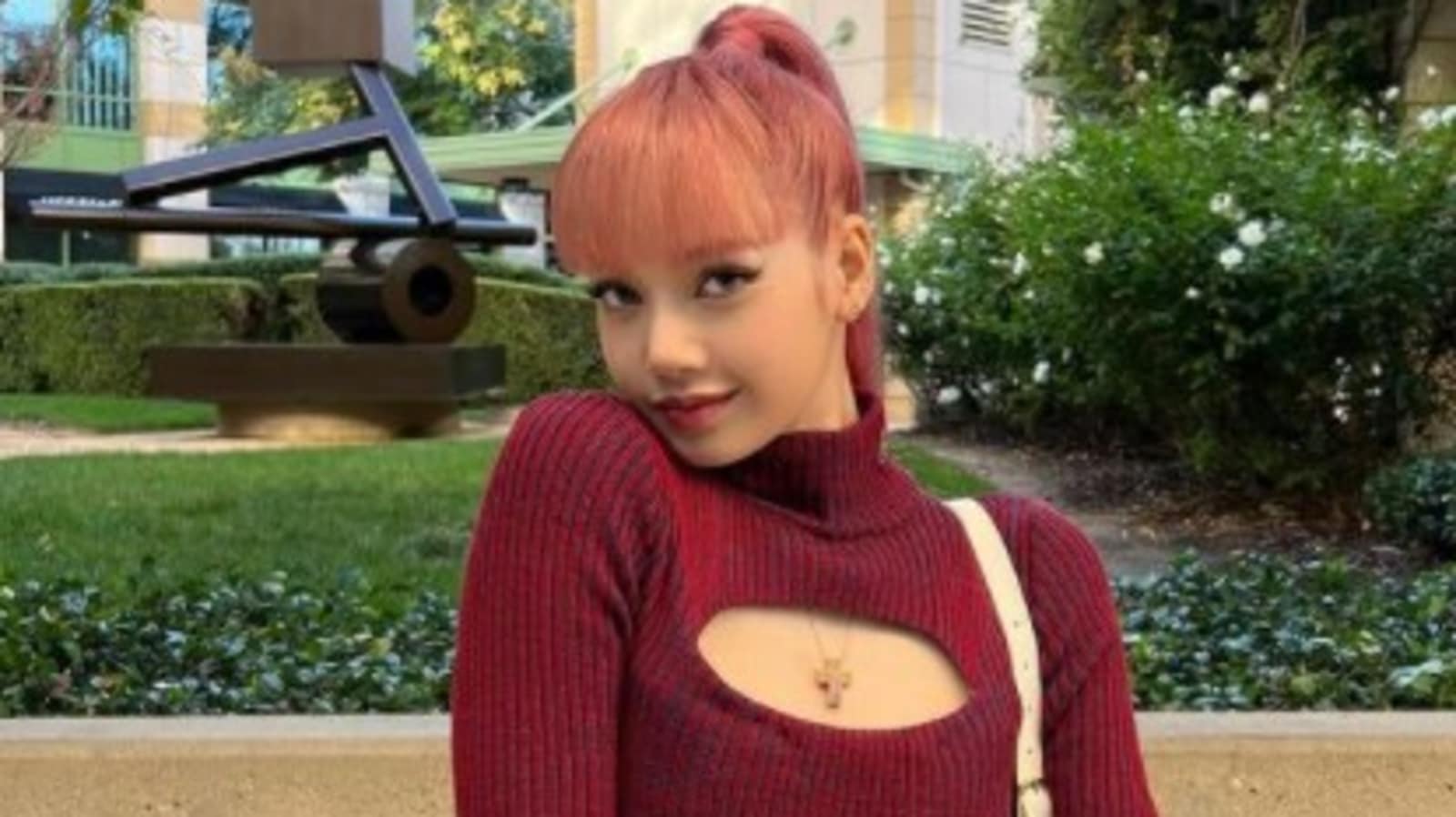 K-netizens react to a recent photo of BLACKPINK's Lisa & Frédéric