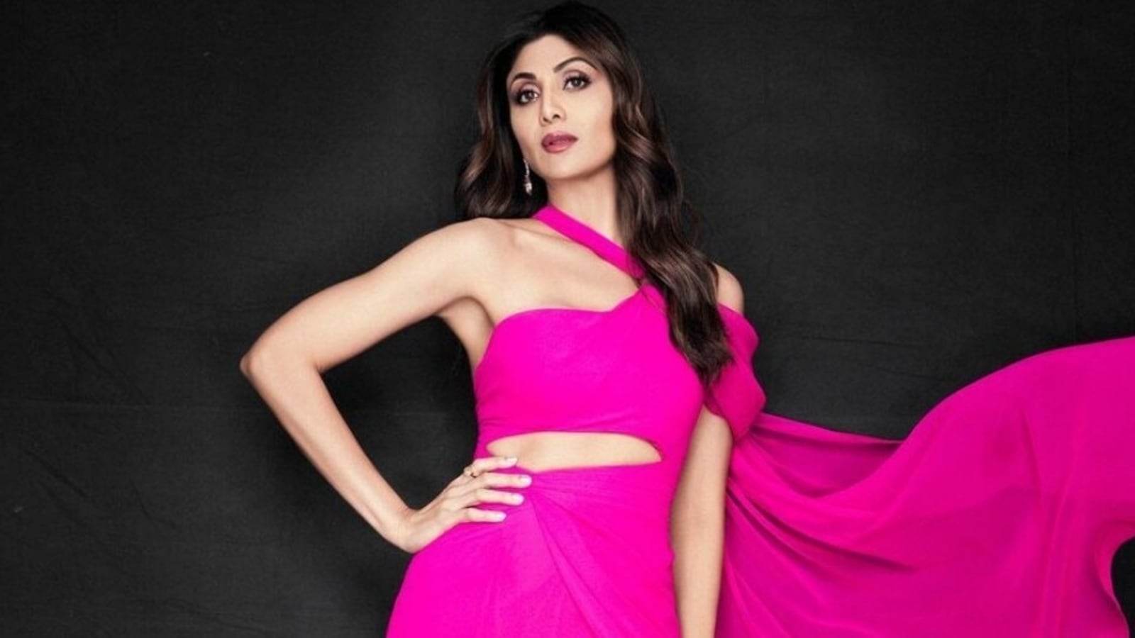 Shilpa shetty pink dress sale