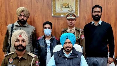 The accused works as a roadside mehndi artist, but was making little money so he started supplying heroin. He is also addicted to drugs, Ludhiana police said. (HT Photo)