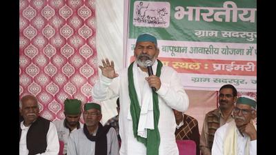 Samyukt Kisan Morcha leader Rakesh Tikait addresses a gathering in Ghaziabad on Wednesday.