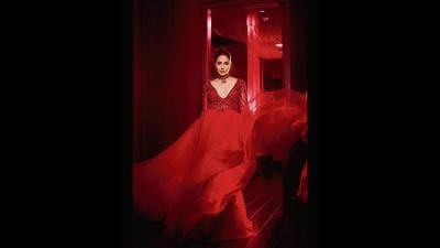 Hina Khan looks party ready in a ravishing bright red embellished gown with a plunging neckline by Saisha Shinde. When going all glam, opt for a choker, a red finger ring and bedazzling red earrings