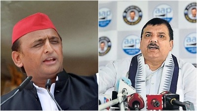 Samajwadi Party chief Akhilesh Yadav met Aam Aadmi Party leader Sanjay Singh on Wednesday. (PTI/HT Photo) Samajwadi Party chief Akhilesh Yadav met Aam Aadmi Party leader Sanjay Singh on Wednesday. (PTI/HT Photo)