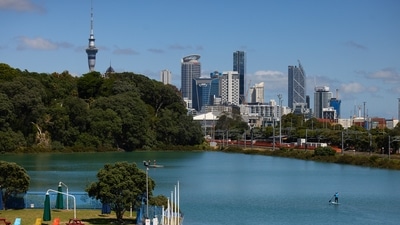 New Zealand to stay closed to foreigners for another 5 months as it begins to relax tough border restrictions (Bloomberg) New Zealand to stay closed to foreigners for another 5 months as it begins to relax tough border restrictions (Bloomberg)