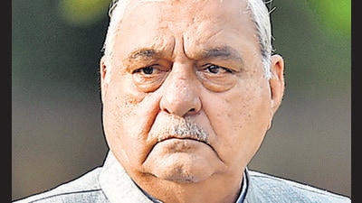 Bhupinder SIngh Hooda also slammed the Haryana government for distancing itself from the corruption in the Haryana Public Service Commission (HPSC). (HT PHOTO)