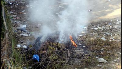 A pile of garbage was set on fire near Indirapuram in Ghaziabad on Tuesday. (Sakib Ali/HT photo) A pile of garbage was set on fire near Indirapuram in Ghaziabad on Tuesday. (Sakib Ali/HT photo)