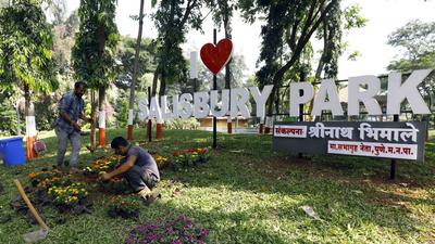 The residents of Salisbury Park have won an almost 20-year-old battle, with the garden that they fought so long for finally to be inaugurated on Thursday. (Rahul Raut/HT PHOTO) The residents of Salisbury Park have won an almost 20-year-old battle, with the garden that they fought so long for finally to be inaugurated on Thursday. (Rahul Raut/HT PHOTO)