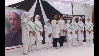 Students of Unity College observed the first death anniversary of Maulana Kalbe Sadiq here on Wednesday. (HT Photo) Students of Unity College observed the first death anniversary of Maulana Kalbe Sadiq here on Wednesday. (HT Photo)