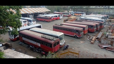 The Kalyan MSRTC has suspended 27 agitating staff members for failing to resume work despite several warnings by the transport body. (RISHIKESH CHOUDHARY/HT PHOTO)