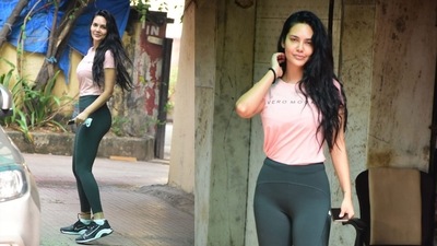 Esha Gupta is rarely spotted in the city. She was seen at a pilates class in Bandra on Wednesday (Varinder Chawla) Esha Gupta is rarely spotted in the city. She was seen at a pilates class in Bandra on Wednesday (Varinder Chawla)