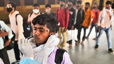 Tope's observations echoed several medical experts who also maintain that a third wave of the pandemic is unlikely to be as devastating as the second one that struck the country last April. (Satish Bate/HT PHOTO/File image) Tope's observations echoed several medical experts who also maintain that a third wave of the pandemic is unlikely to be as devastating as the second one that struck the country last April. (Satish Bate/HT PHOTO/File image)