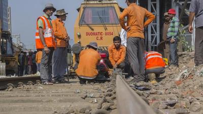 The railway blocks will be operated on different railway sections in December between Thane and Diva in order to commission the new railway lines (HT FIle) The railway blocks will be operated on different railway sections in December between Thane and Diva in order to commission the new railway lines (HT FIle)