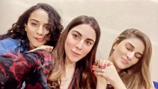 Shraddha Arya shares pictures and videos with her friends on social media.(Instagram)