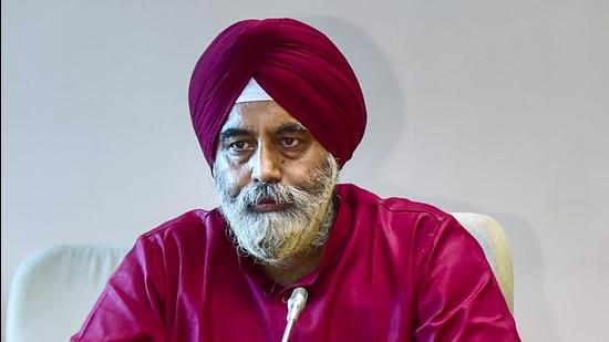 Mayor Raja Iqbal Singh said that a delegation of senior civic body functionaries will meet lieutenant governor (LG) Anil Baijal to demand action against AAP MLA Mohinder Goyal. (PTI)