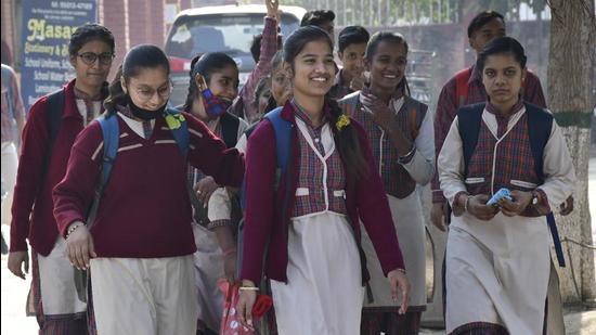 Schools and colleges have largely been closed since March, 2020 – they reopened briefly in the Capital before the authorities ordered them to close to minimise exposure of children to the bad air. (HT)