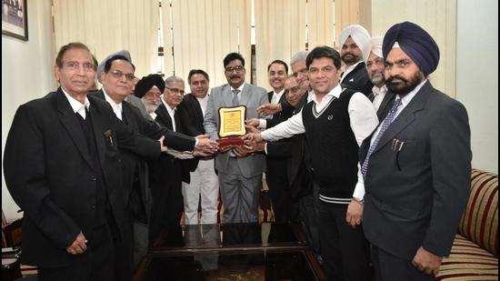 The CAT Bar Association felicitating Minderjeet Yadav, chairman, Bar Council of Punjab and Haryana, in Chandigarh. (HT Photo)